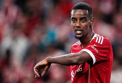 Alexander Isak's First Appearance Offers Glamour Amid Noticeable Rust